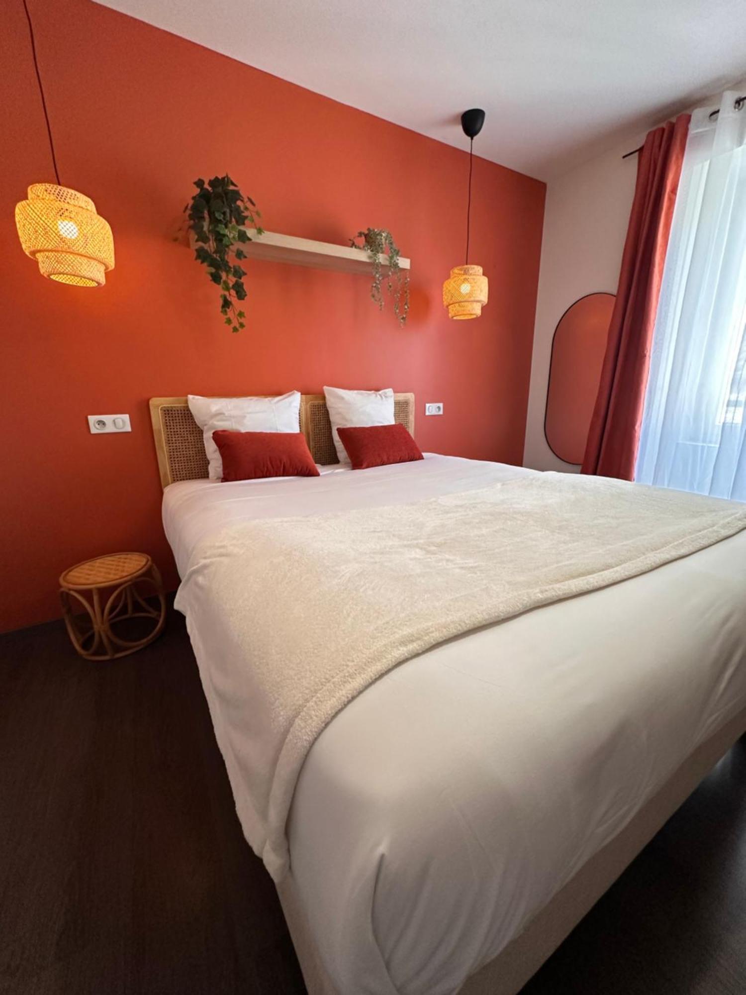 Auberge Du Vieux Lanas Logis Hotel Restaurant Bagian luar foto