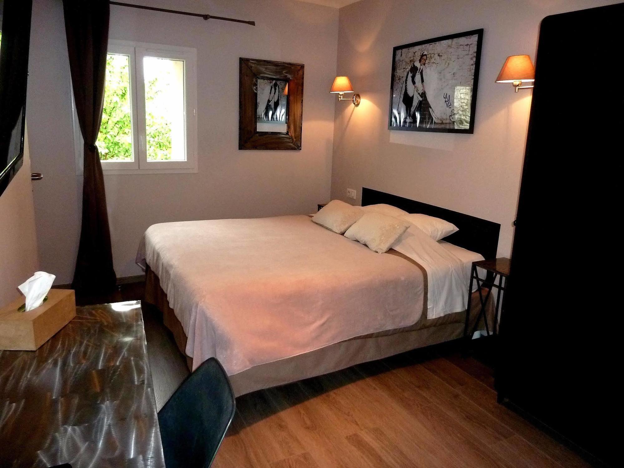 Auberge Du Vieux Lanas Logis Hotel Restaurant Bagian luar foto