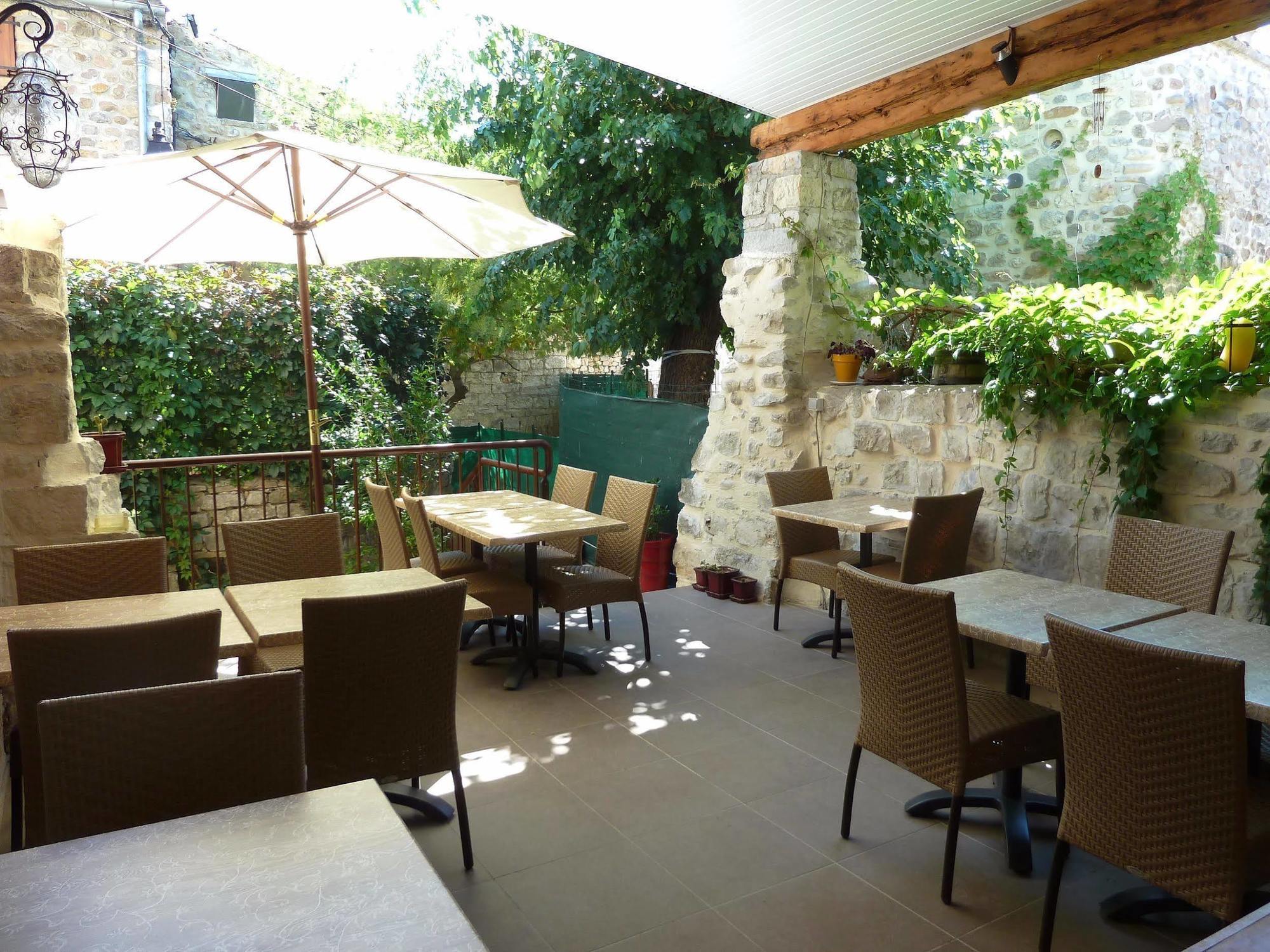 Auberge Du Vieux Lanas Logis Hotel Restaurant Bagian luar foto