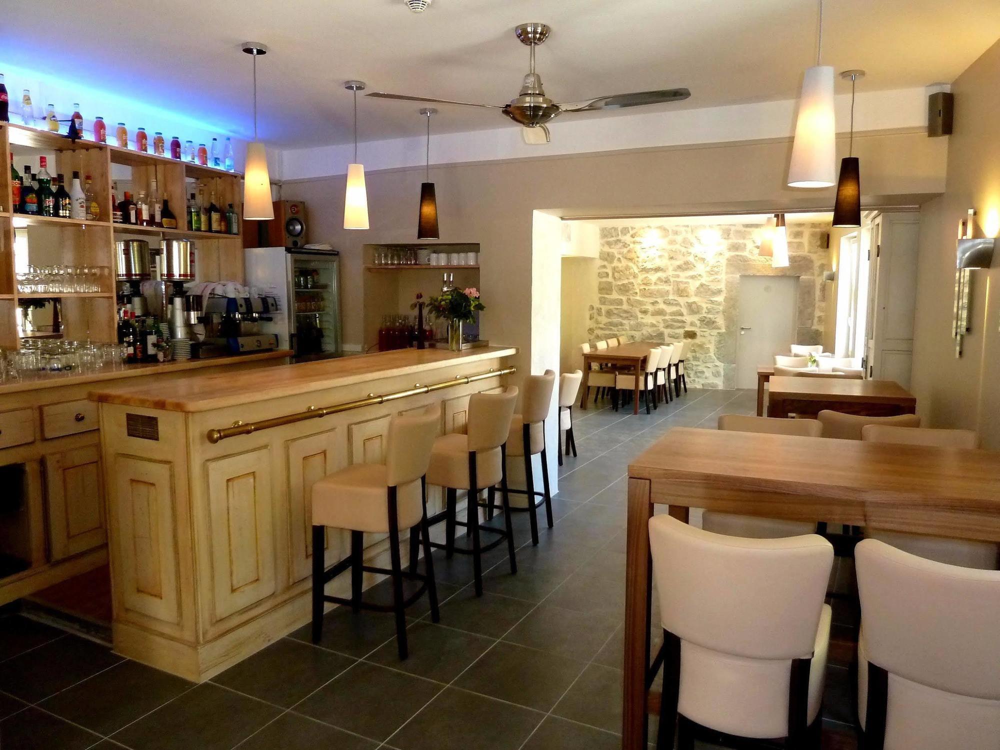Auberge Du Vieux Lanas Logis Hotel Restaurant Bagian luar foto